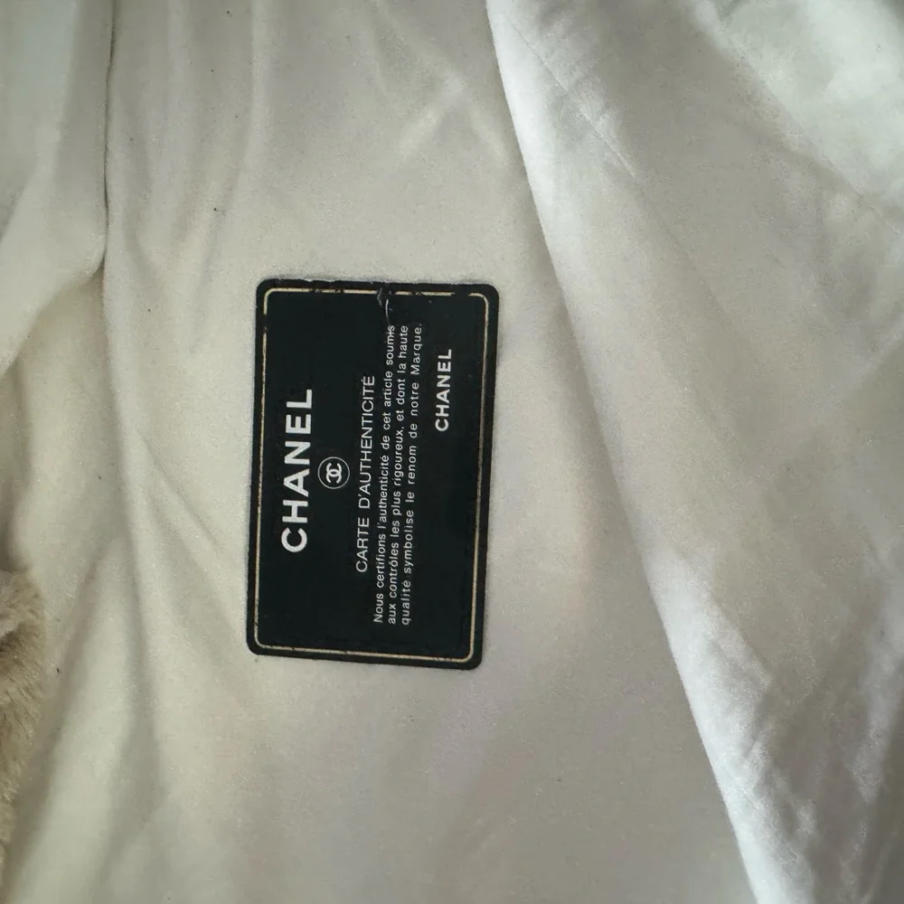 Chanel Classic Black Leather Shoulder Bag - Picture 6 of 10